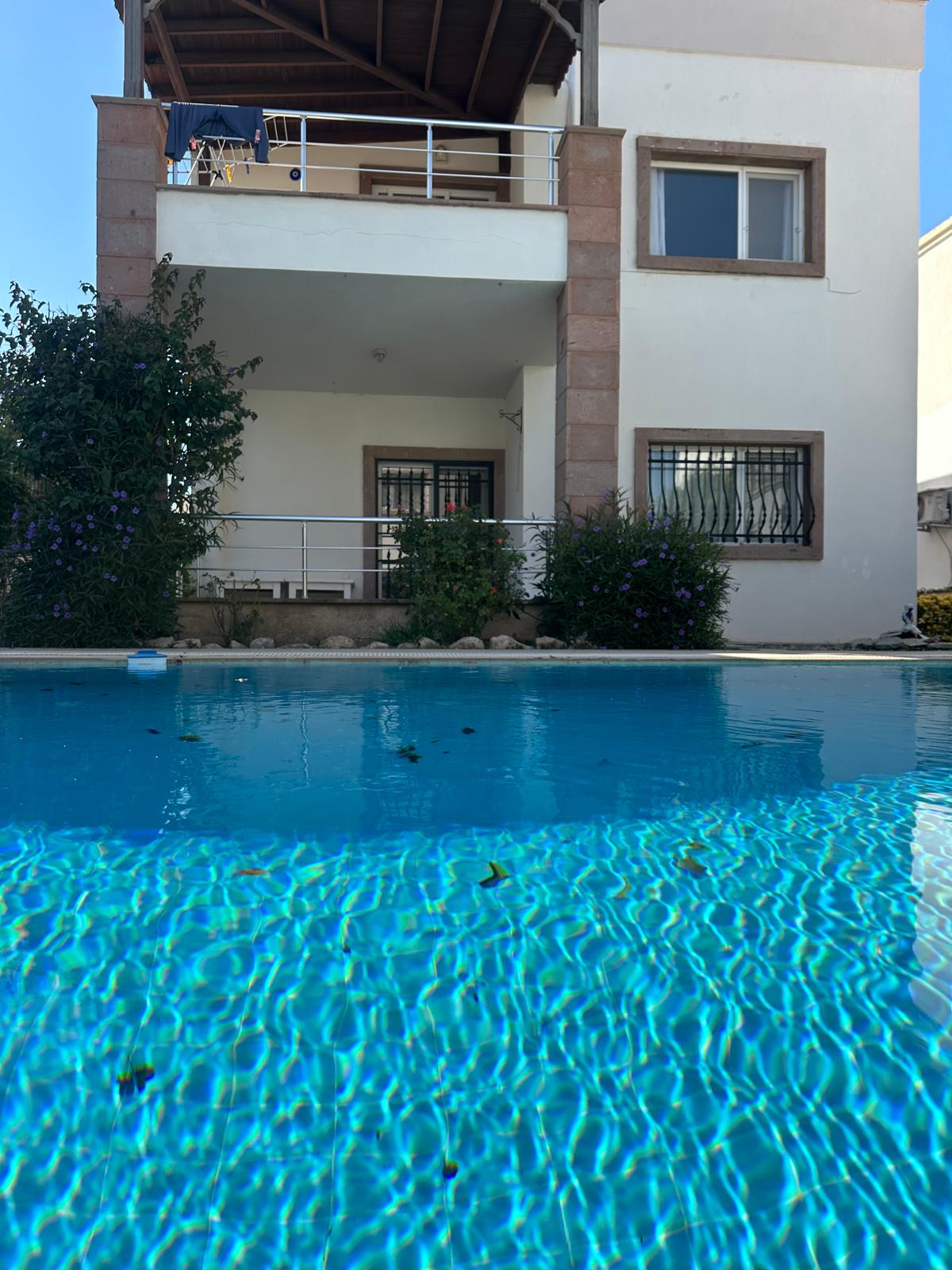 4 DAİRELİK BUTİK SİTE BAHÇE KATI DAİRE